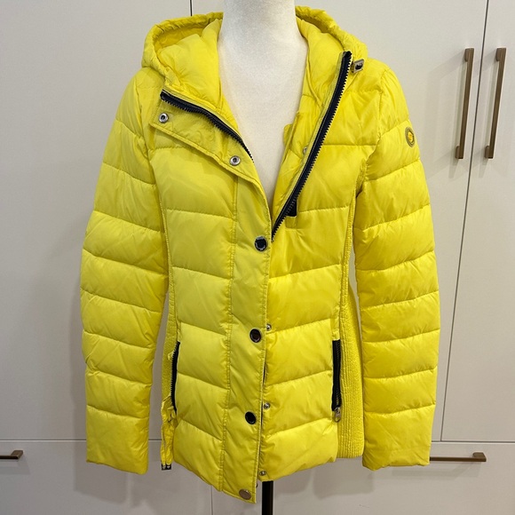 Point Zero Vibrant Yellow Quilted Jacket - Picture 8 of 10